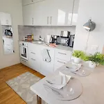 Stella's - Center - Free Secure Parking - Big Sun Terrace - Air Conditioning - Wifi - Tram To The Bus Station And Old Town Appartement Tallinn