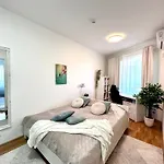 Appartement Stella's - Center - Free Secure Parking - Big Sun Terrace - Air Conditioning - Wifi - Tram To The Bus Station And Old Town *