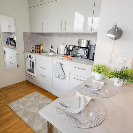 Stella's - Center - Free Secure Parking - Big Sun Terrace - Air Conditioning - Wifi - Tram To The Bus Station And Old Town Apartment Reval