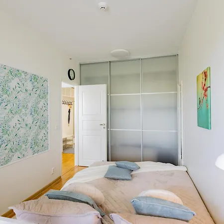 Stella's - Center - Free Secure Parking - Big Sun Terrace - Air Conditioning - Wifi - Tram To The Bus Station And Old Town Reval