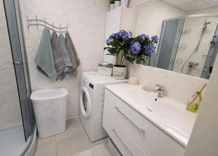 Stella's - Center - Free Secure Parking - Big Sun Terrace - Air Conditioning - Wifi - Tram To The Bus Station And Old Town Apartman