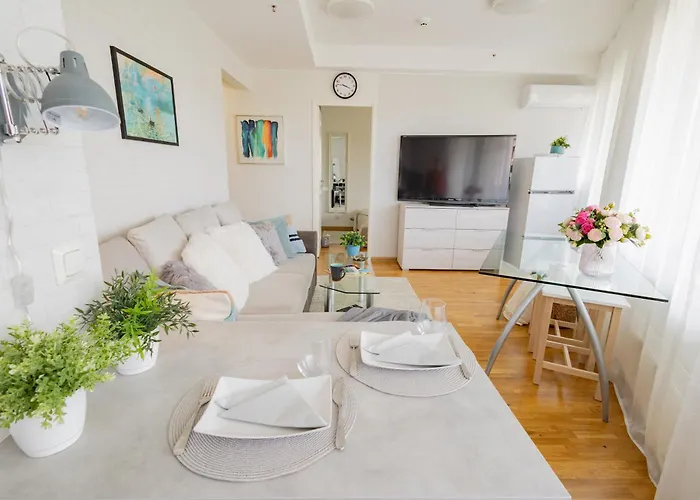 Stella's - Center - Free Secure Parking - Big Sun Terrace - Air Conditioning - Wifi - Tram To The Bus Station And Old Town Daire