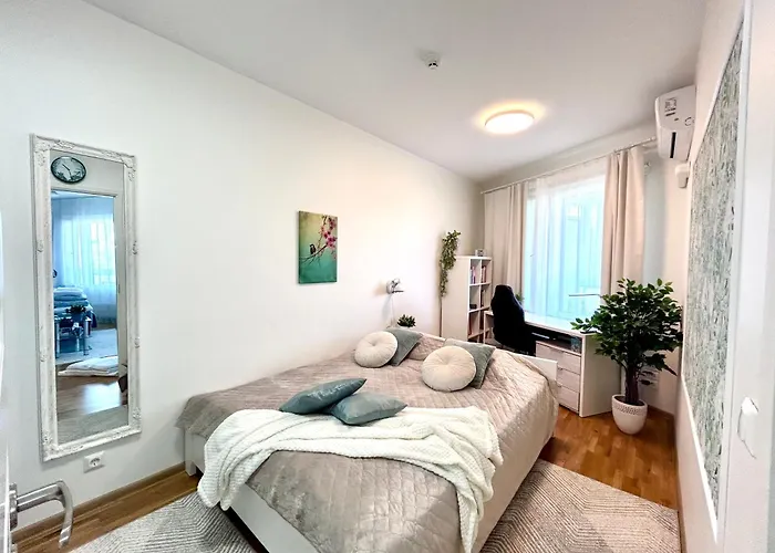 Daire Stella's - Center - Free Secure Parking - Big Sun Terrace - Air Conditioning - Wifi - Tram To The Bus Station And Old Town *