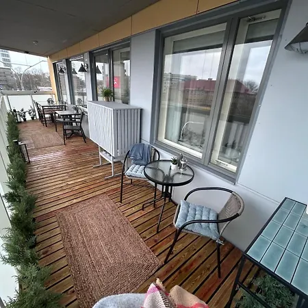 דירה Stella's - Center - Free Secure Parking - Big Sun Terrace - Air Conditioning - Wifi - Tram To The Bus Station And Old Town טאלין