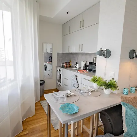 Stella's - City Center - Free Secure Parking - Big Sun Terrace - Air Conditioning - Wifi - Tram To The Bus Station And Old Town * タリン