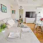 Stella's - Center - Free Secure Parking - Big Sun Terrace - Air Conditioning - Wifi - Tram To The Bus Station And Old Town 아파트