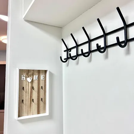 Stella's - Center - Free Secure Parking - Big Sun Terrace - Air Conditioning - Wifi - Tram To The Bus Station And Old Town