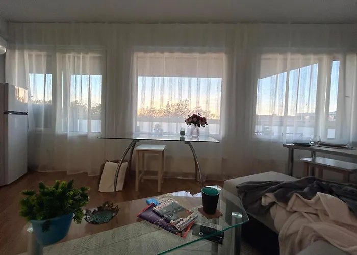 Apartament Stella's - Center - Free Secure Parking - Big Sun Terrace - Air Conditioning - Wifi - Tram To The Bus Station And Old Town *